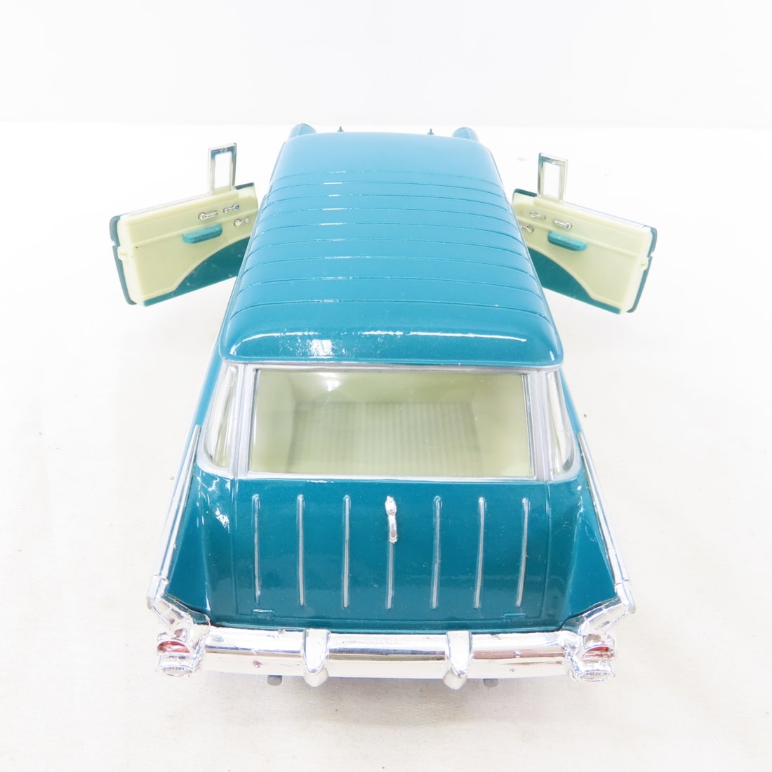 5 Road Tough 1/18 Diecast Cars: Cobra, Nomad - 7