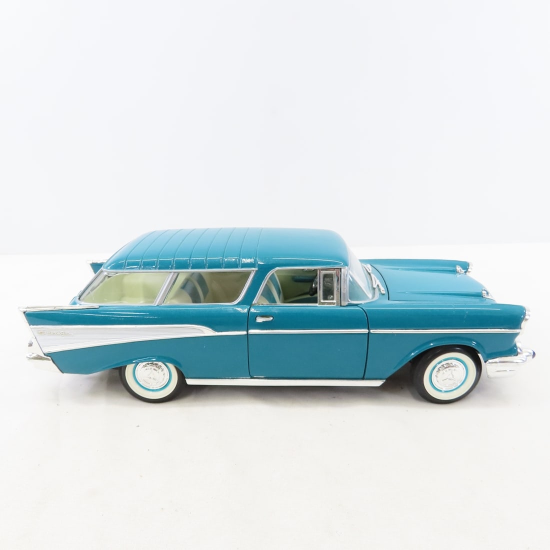 5 Road Tough 1/18 Diecast Cars: Cobra, Nomad - 8