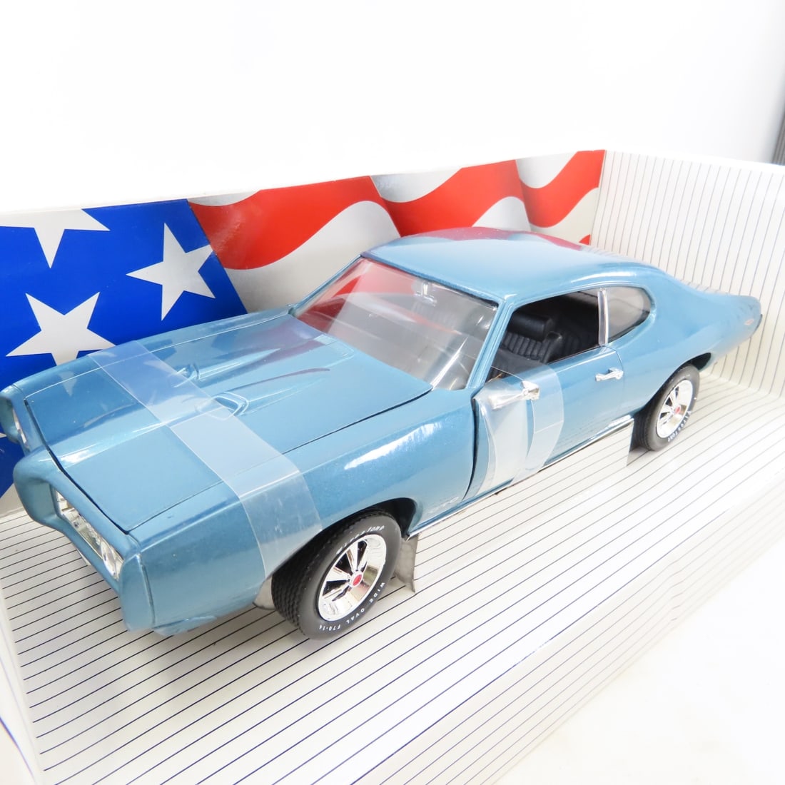 American Muscle 1969 GTO 1/18 Diecast in Box - 5