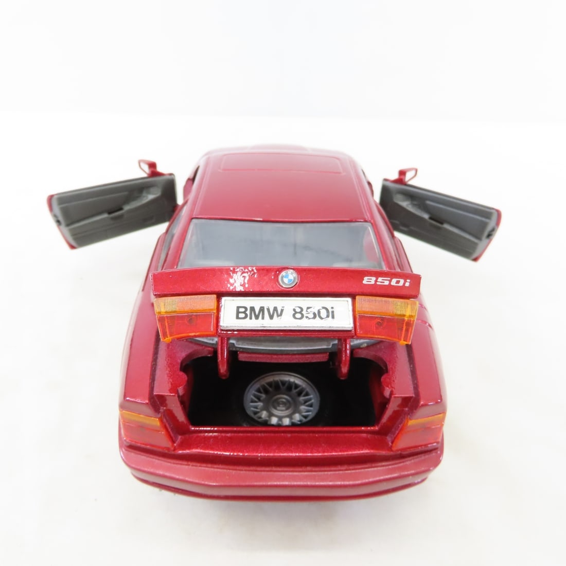 6 Maisto 1/18 Diecast Cars: BMW, Camaro, Corvette - 11