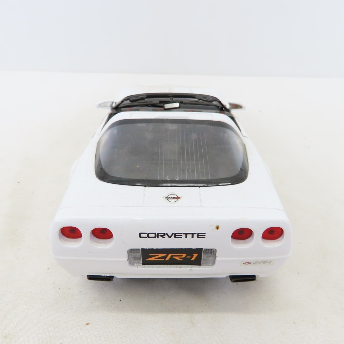 6 Maisto 1/18 Diecast Cars: BMW, Camaro, Corvette - 15