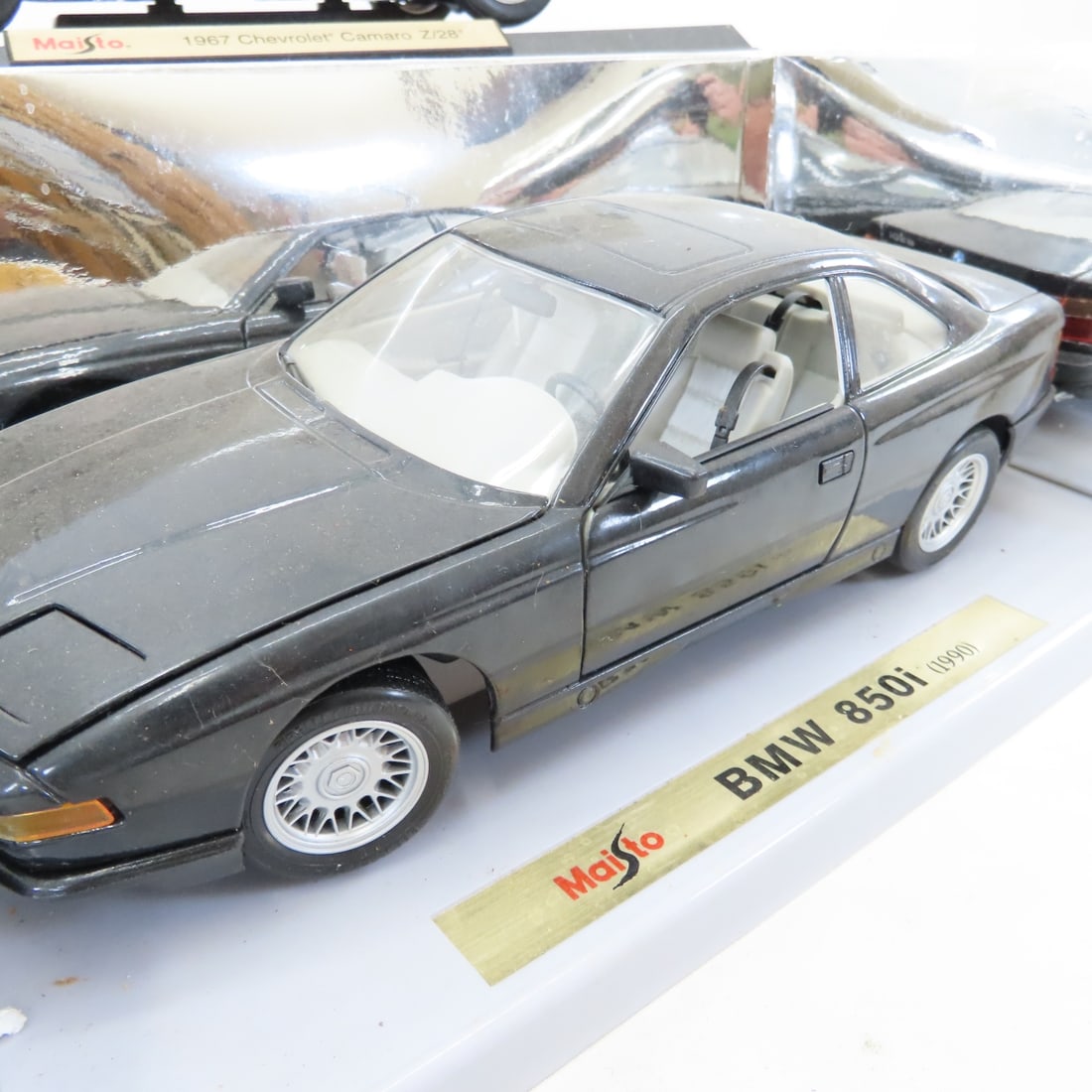 6 Maisto 1/18 Diecast Cars: BMW, Camaro, Corvette - 19