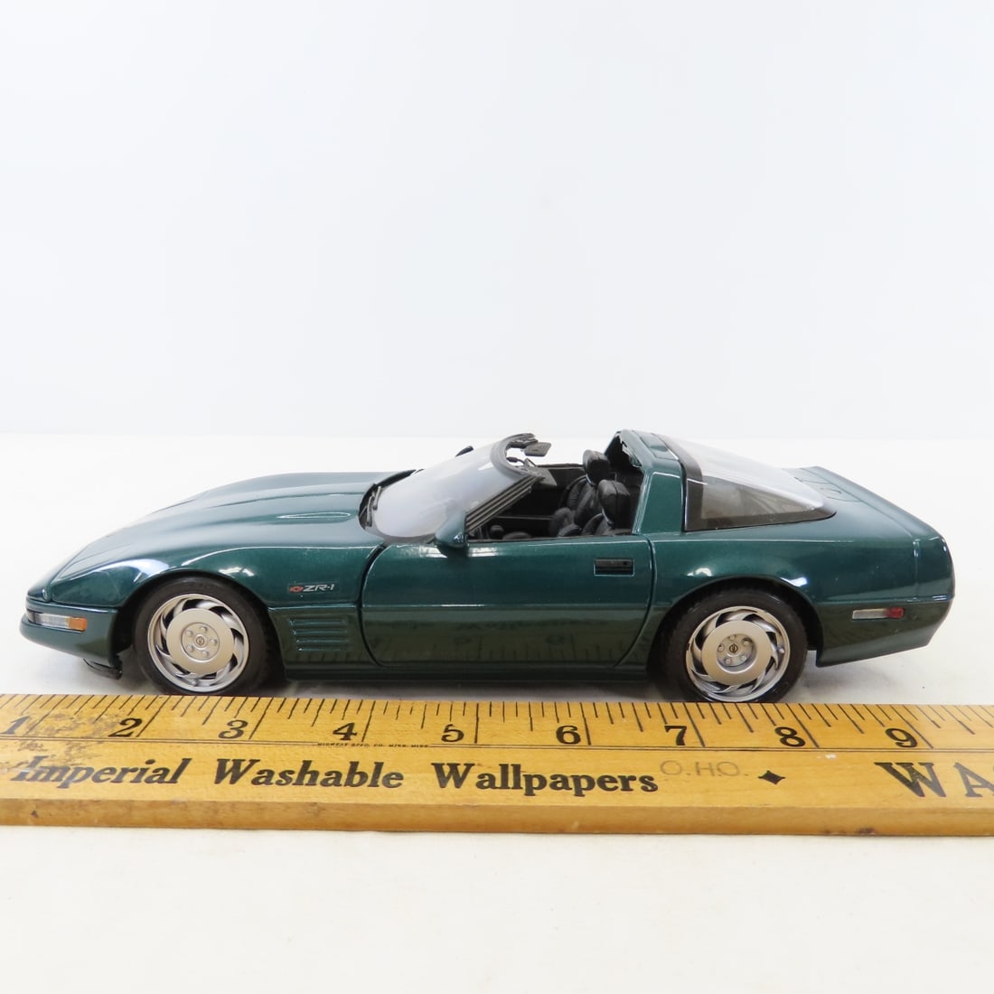 6 Maisto 1/18 Diecast Cars: BMW, Camaro, Corvette - 2