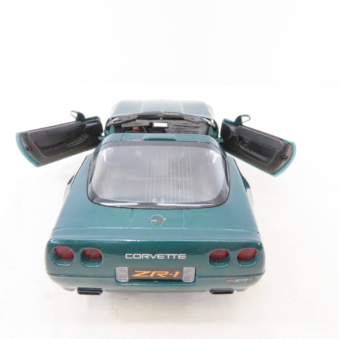 6 Maisto 1/18 Diecast Cars: BMW, Camaro, Corvette - 3