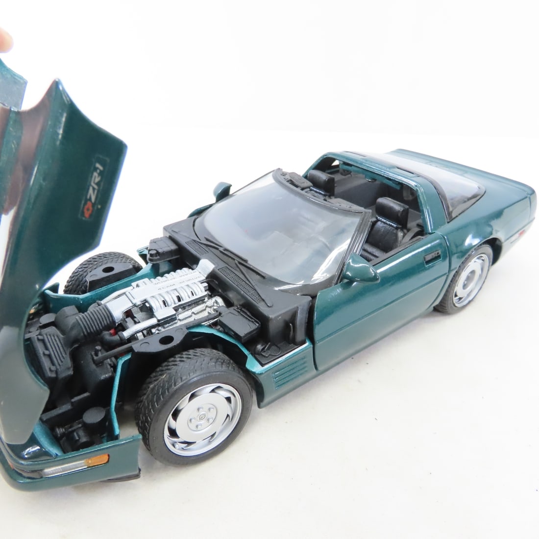 6 Maisto 1/18 Diecast Cars: BMW, Camaro, Corvette - 5