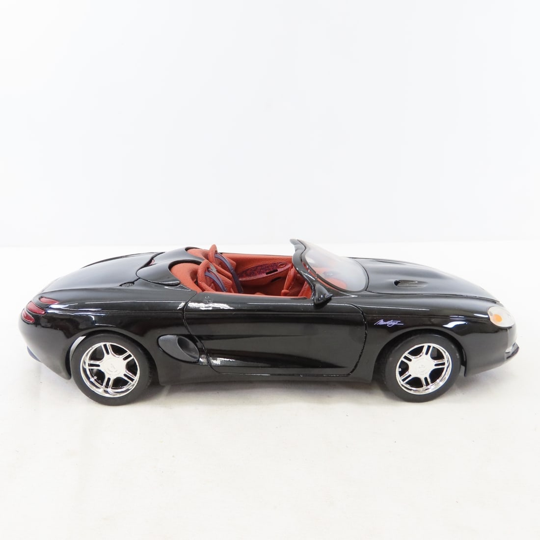 6 Maisto 1/18 Diecast Cars: BMW, Camaro, Corvette - 8