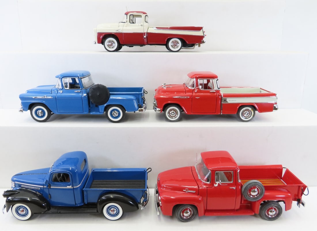 5 Danbury Mint Diecast Trucks: Apache, Cameo, F100: 5 Danbury Mint Diecast Trucks: Apache, Cameo, F100 - All 1/24 Scale. 1956 Ford F-100, 1941 Chevrolet Pickup, 1957 Chevrolet Cameo, 1958 Chevrolet Apache, 1957 Dodge Stepside. LOT SIZE: 11x9x7" 8 LBS A