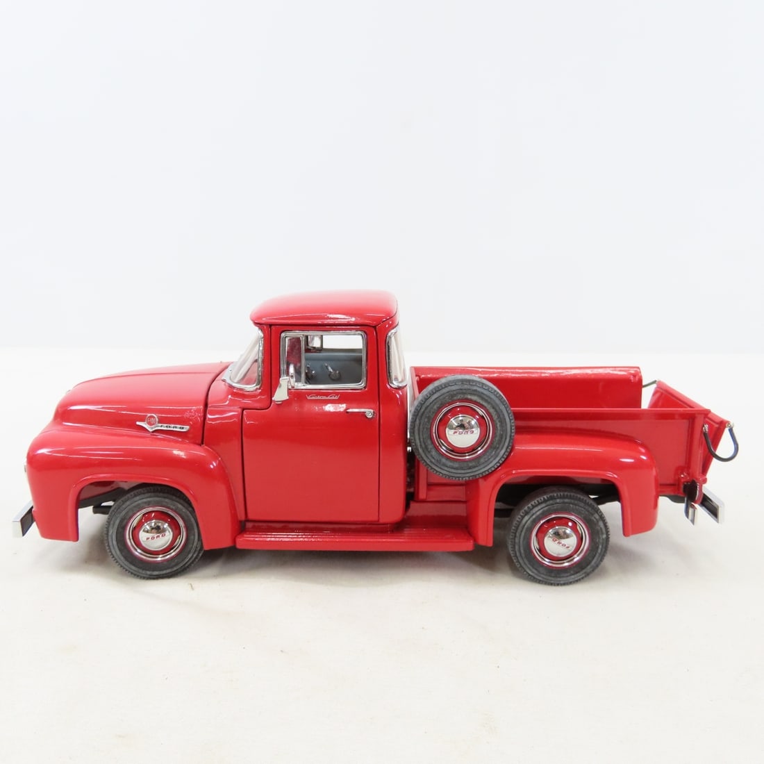 5 Danbury Mint Diecast Trucks: Apache, Cameo, F100 - 6