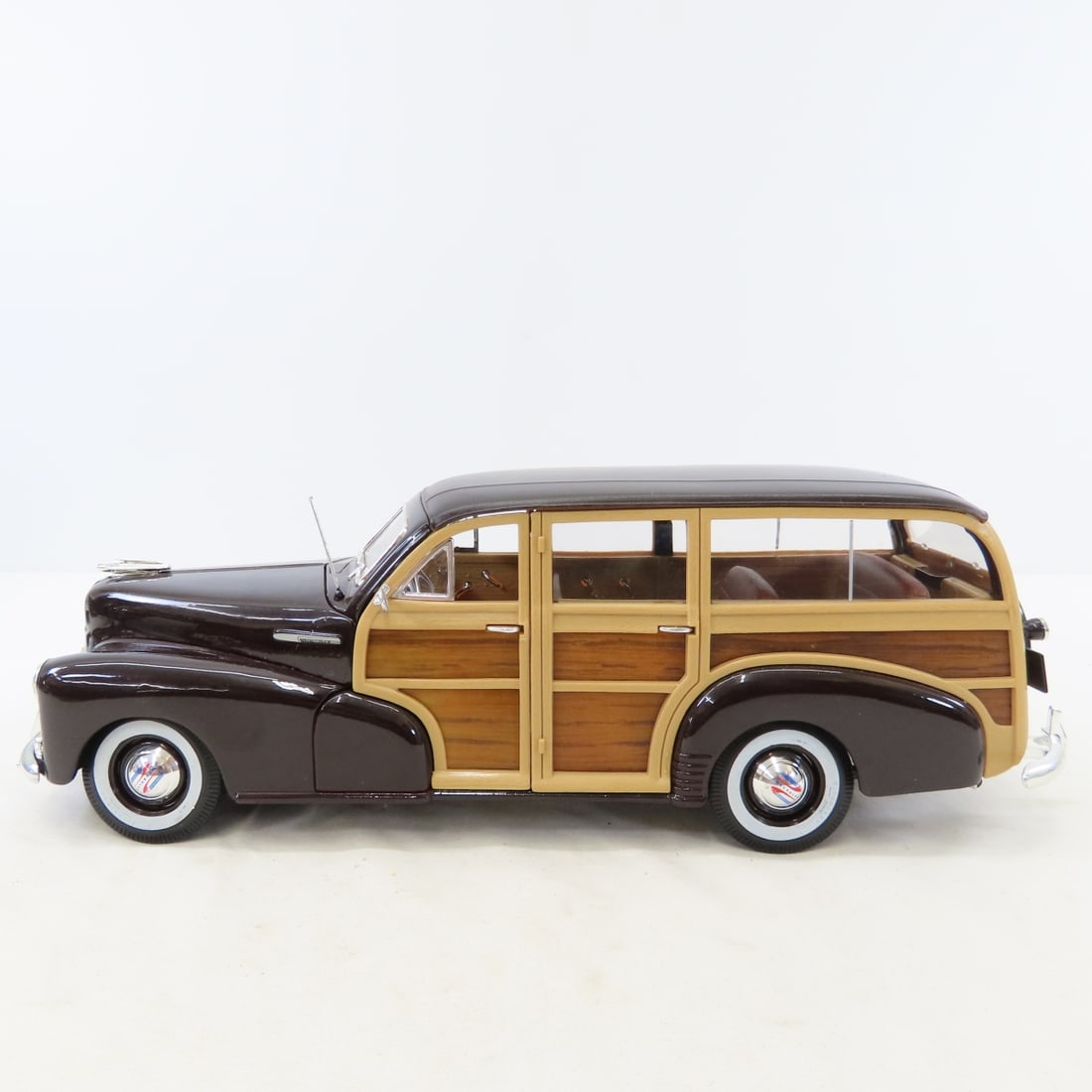 5 Maisto 1/18 Diecast Cars: Nomad, GTO, Mercedes - 10