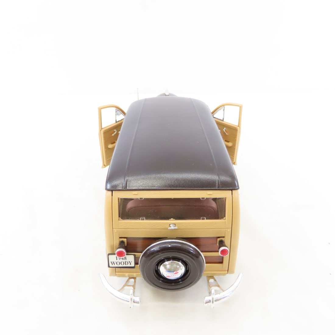 5 Maisto 1/18 Diecast Cars: Nomad, GTO, Mercedes - 11