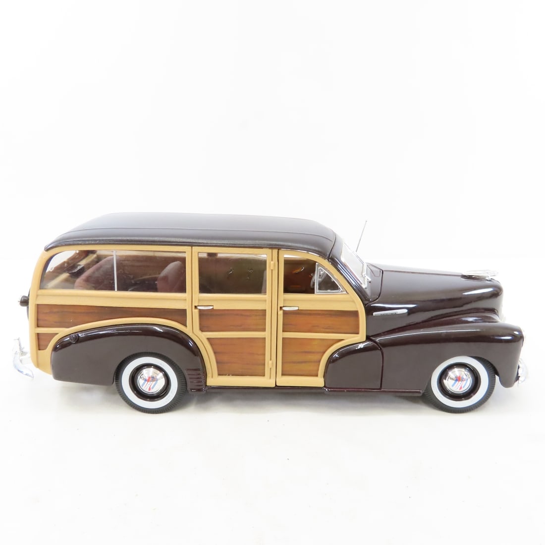 5 Maisto 1/18 Diecast Cars: Nomad, GTO, Mercedes - 12