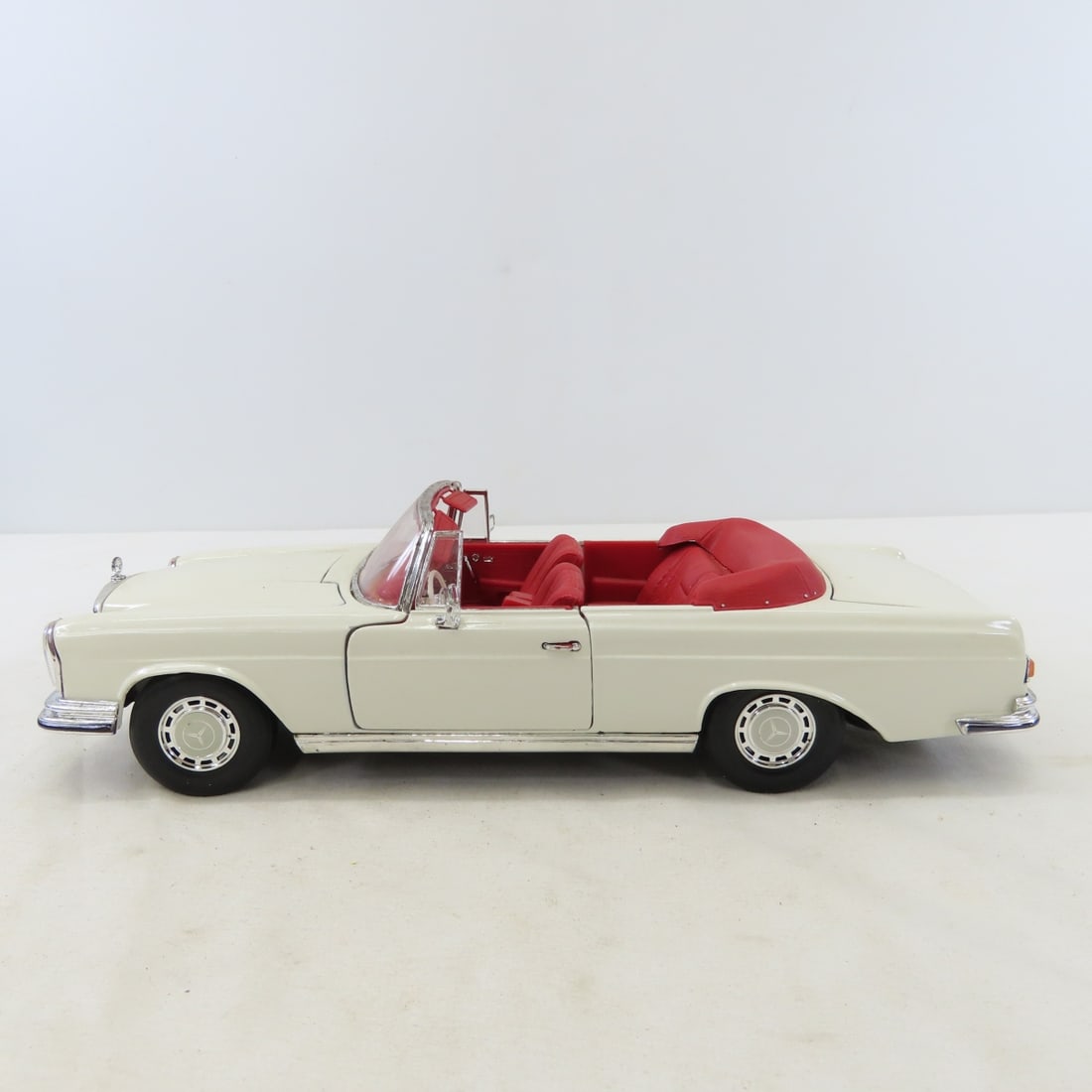 5 Maisto 1/18 Diecast Cars: Nomad, GTO, Mercedes - 14