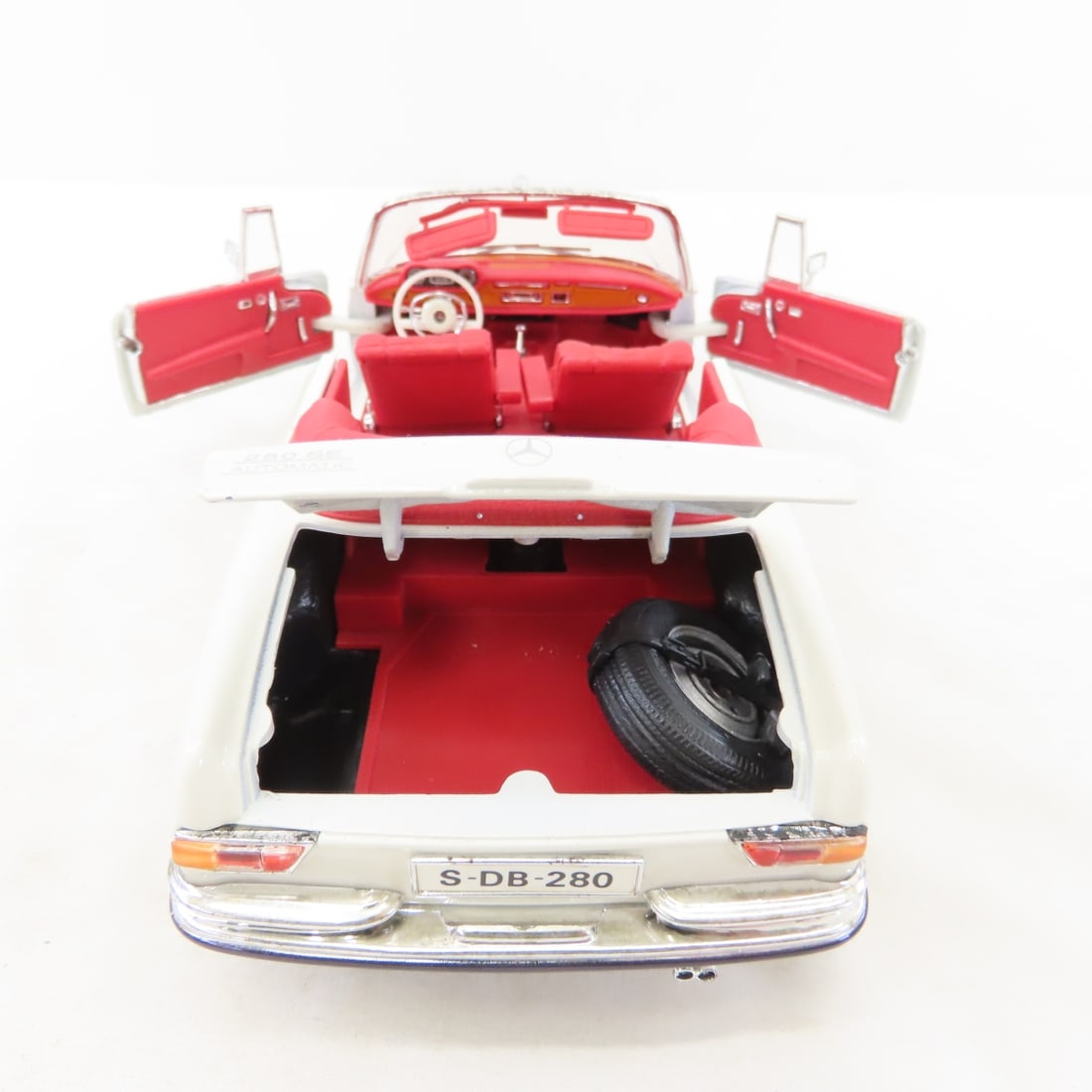 5 Maisto 1/18 Diecast Cars: Nomad, GTO, Mercedes - 15