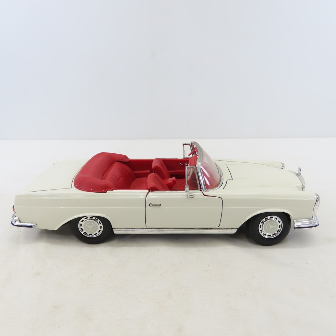 5 Maisto 1/18 Diecast Cars: Nomad, GTO, Mercedes - 16