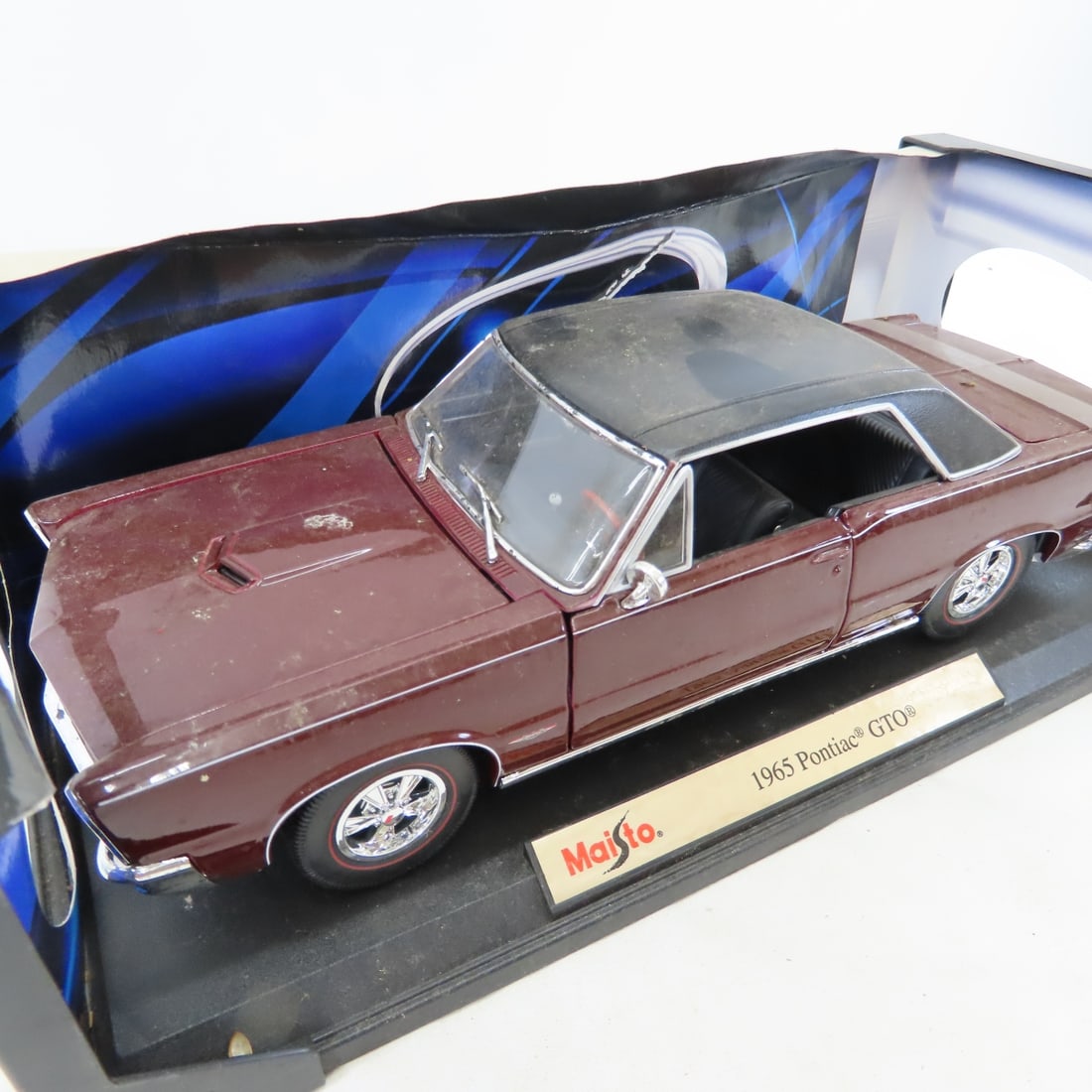 5 Maisto 1/18 Diecast Cars: Nomad, GTO, Mercedes - 19