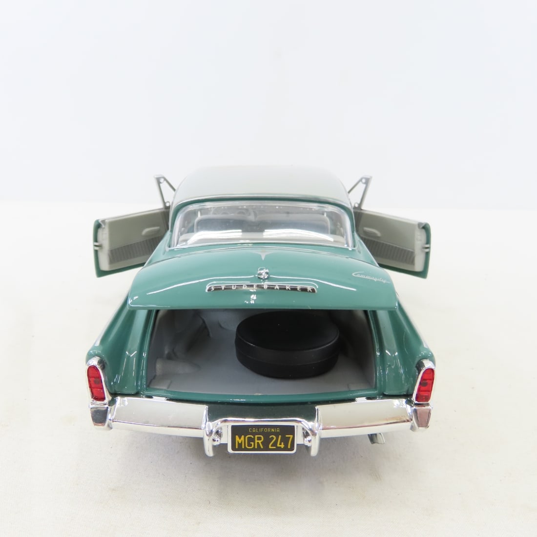 5 Maisto 1/18 Diecast Cars: Nomad, GTO, Mercedes - 3