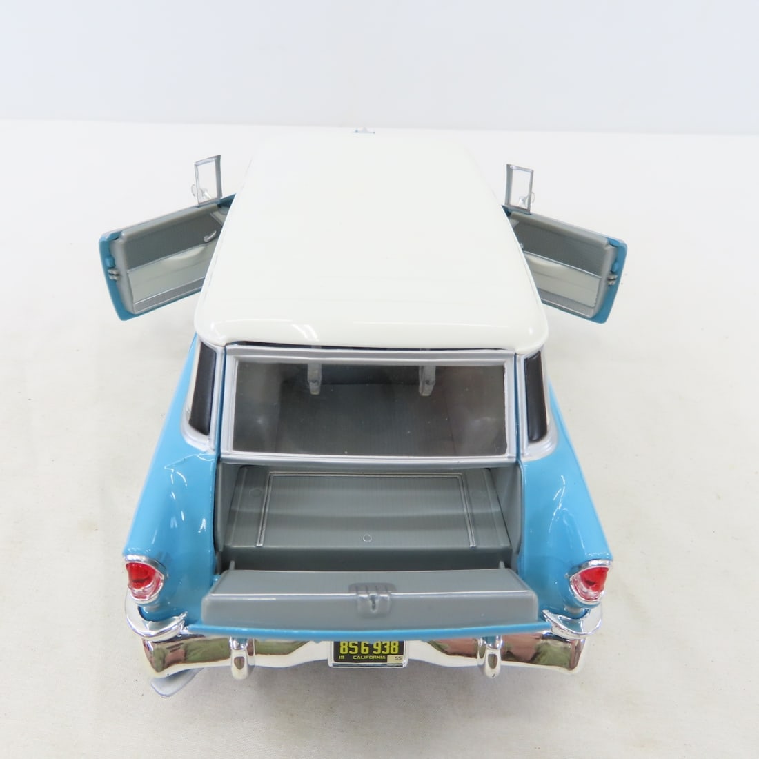 5 Maisto 1/18 Diecast Cars: Nomad, GTO, Mercedes - 7