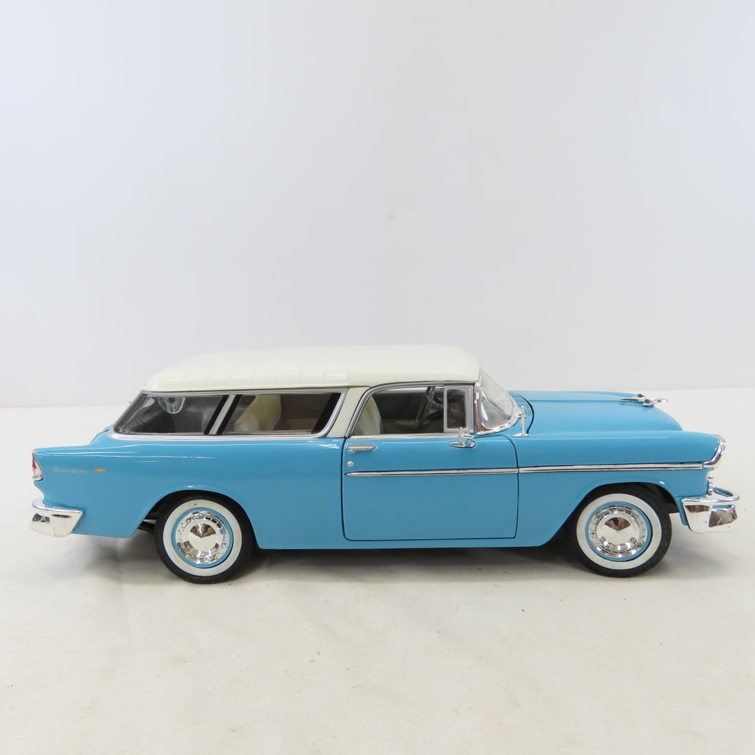 5 Maisto 1/18 Diecast Cars: Nomad, GTO, Mercedes - 8