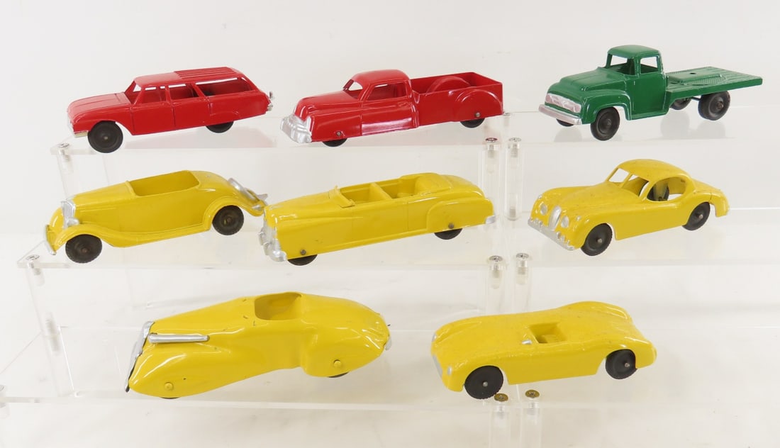 8 Vintage Tootsie Toy Cars & Trucks: 8 Vintage Tootsie Toy Cars & Trucks - Porsche, Jaguar XK 140 & Others. LOT SIZE: 8x8x8" 2 LBS All information and photos, which are part of the description, are intended to be as accurate as possible,