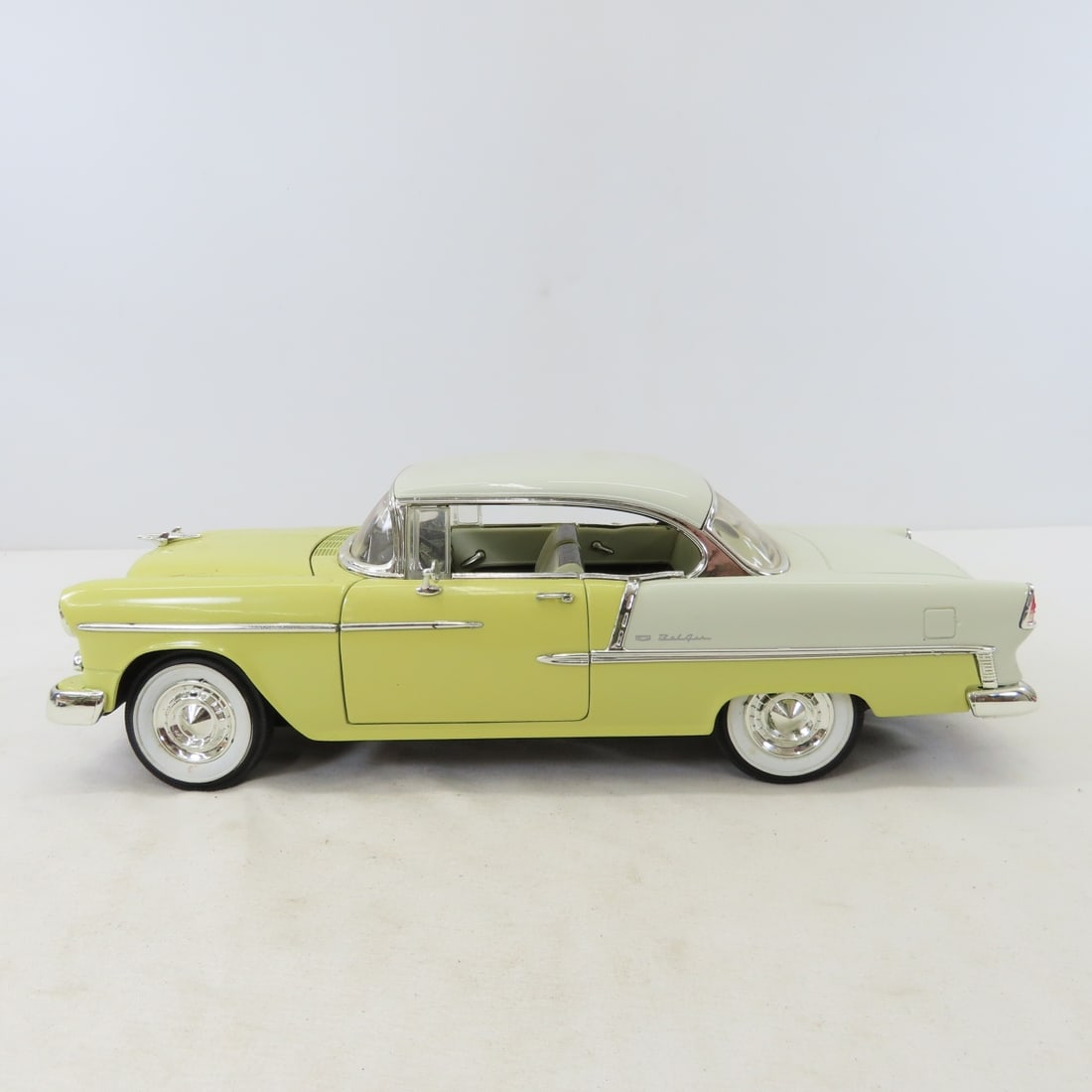 5 ERTL 1/18 Diecast Cars: Corvette, Sunliner - 10