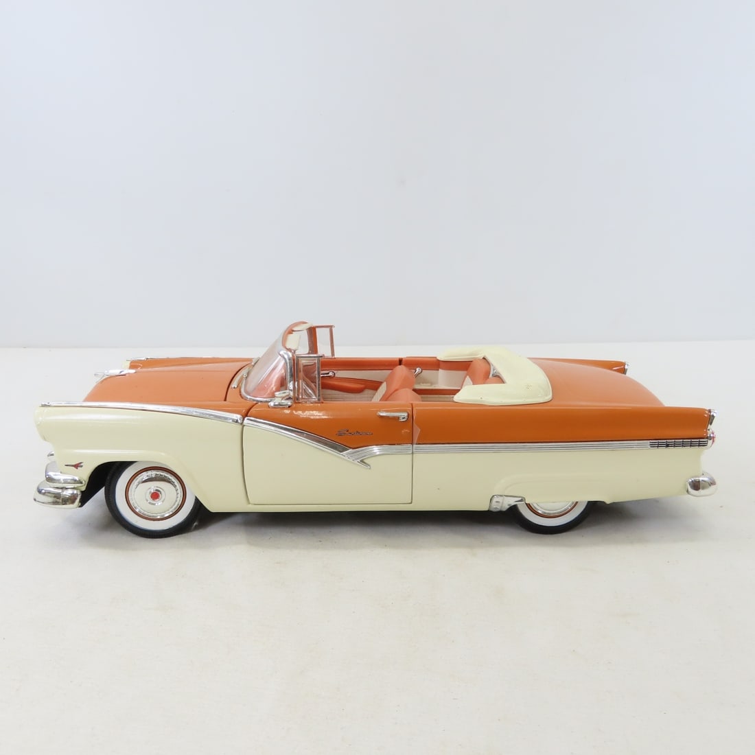 5 ERTL 1/18 Diecast Cars: Corvette, Sunliner - 6