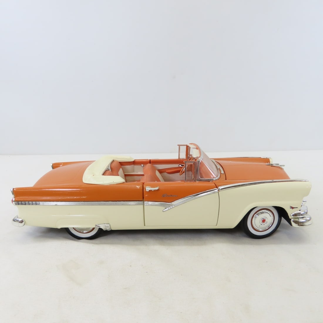 5 ERTL 1/18 Diecast Cars: Corvette, Sunliner - 8