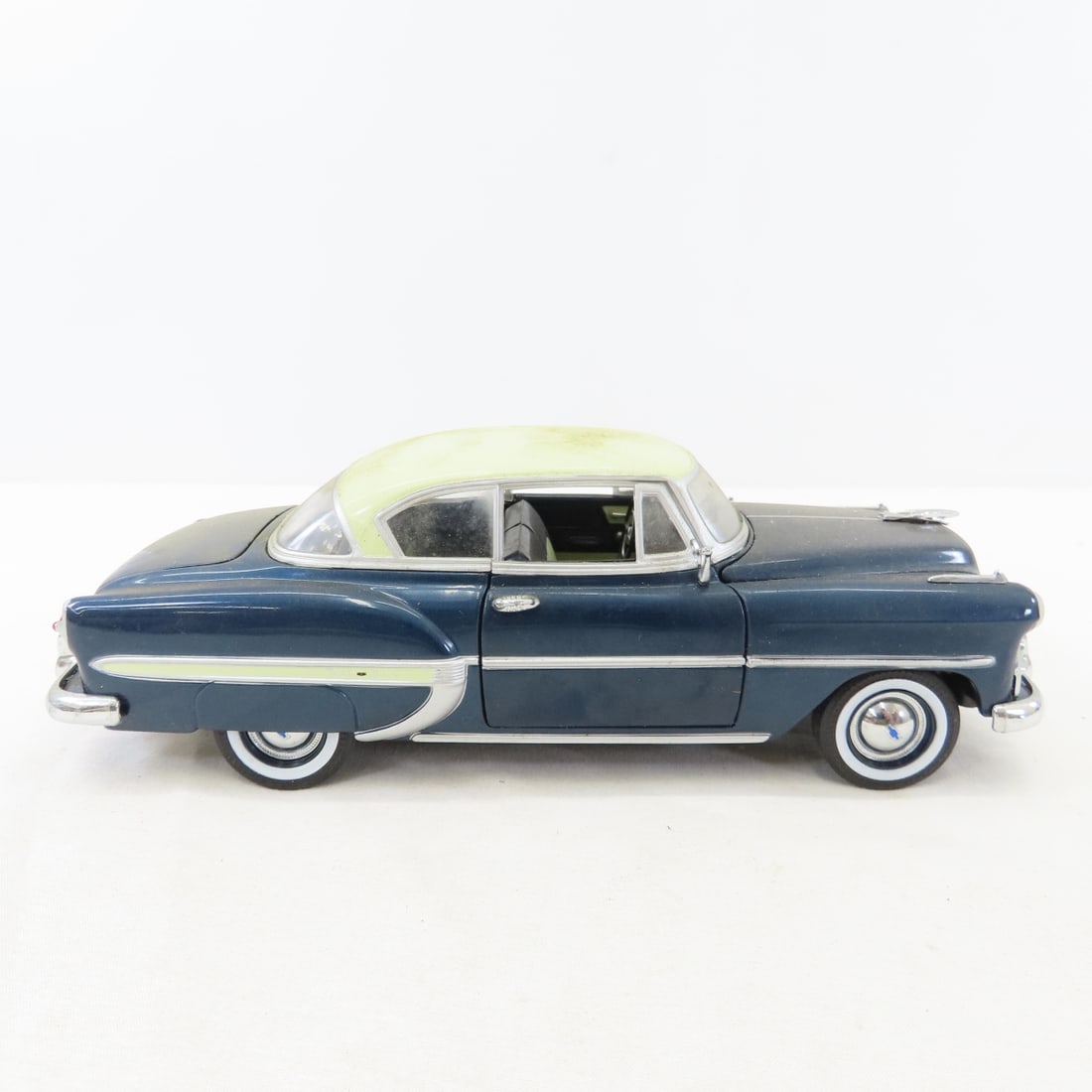 5 Sun Star Diecast Cars: Galaxie, Cougar, Bel Air - 13