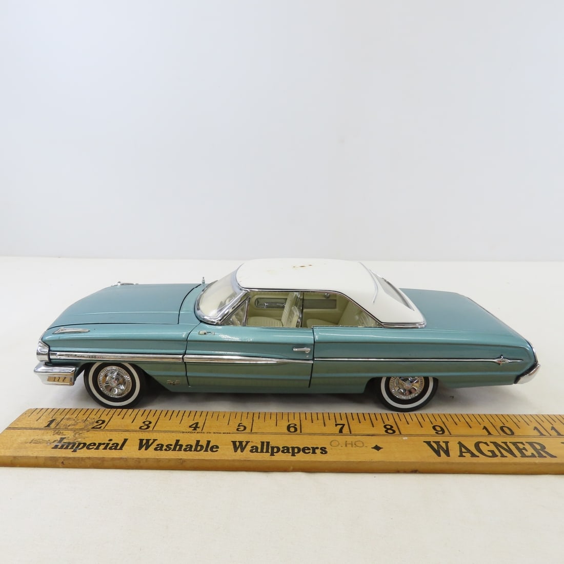 5 Sun Star Diecast Cars: Galaxie, Cougar, Bel Air - 2