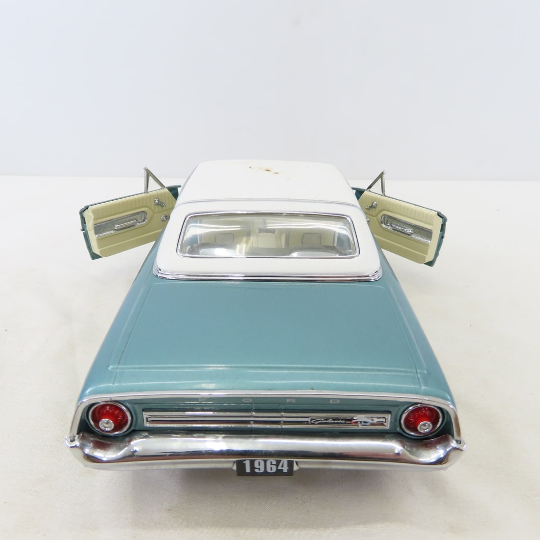 5 Sun Star Diecast Cars: Galaxie, Cougar, Bel Air - 3