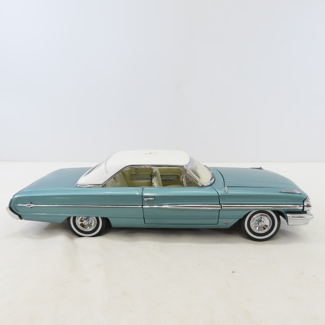 5 Sun Star Diecast Cars: Galaxie, Cougar, Bel Air - 5