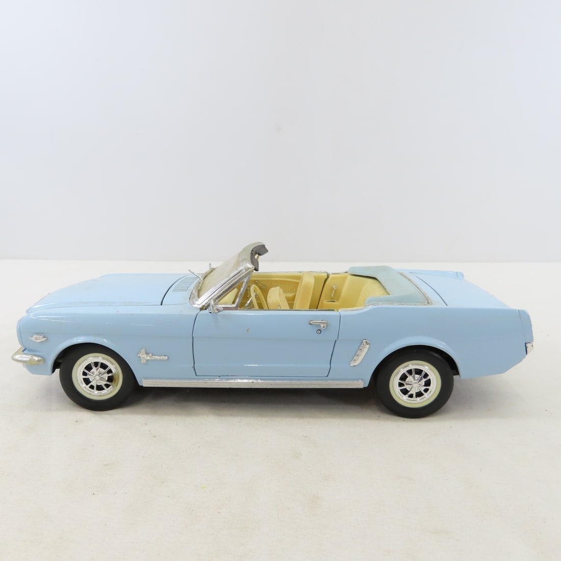 4 Mira Diecast 1965 Ford Mustang Convertible Cars - 10