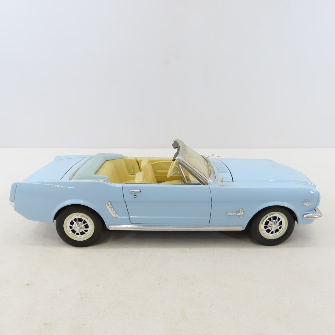 4 Mira Diecast 1965 Ford Mustang Convertible Cars - 12