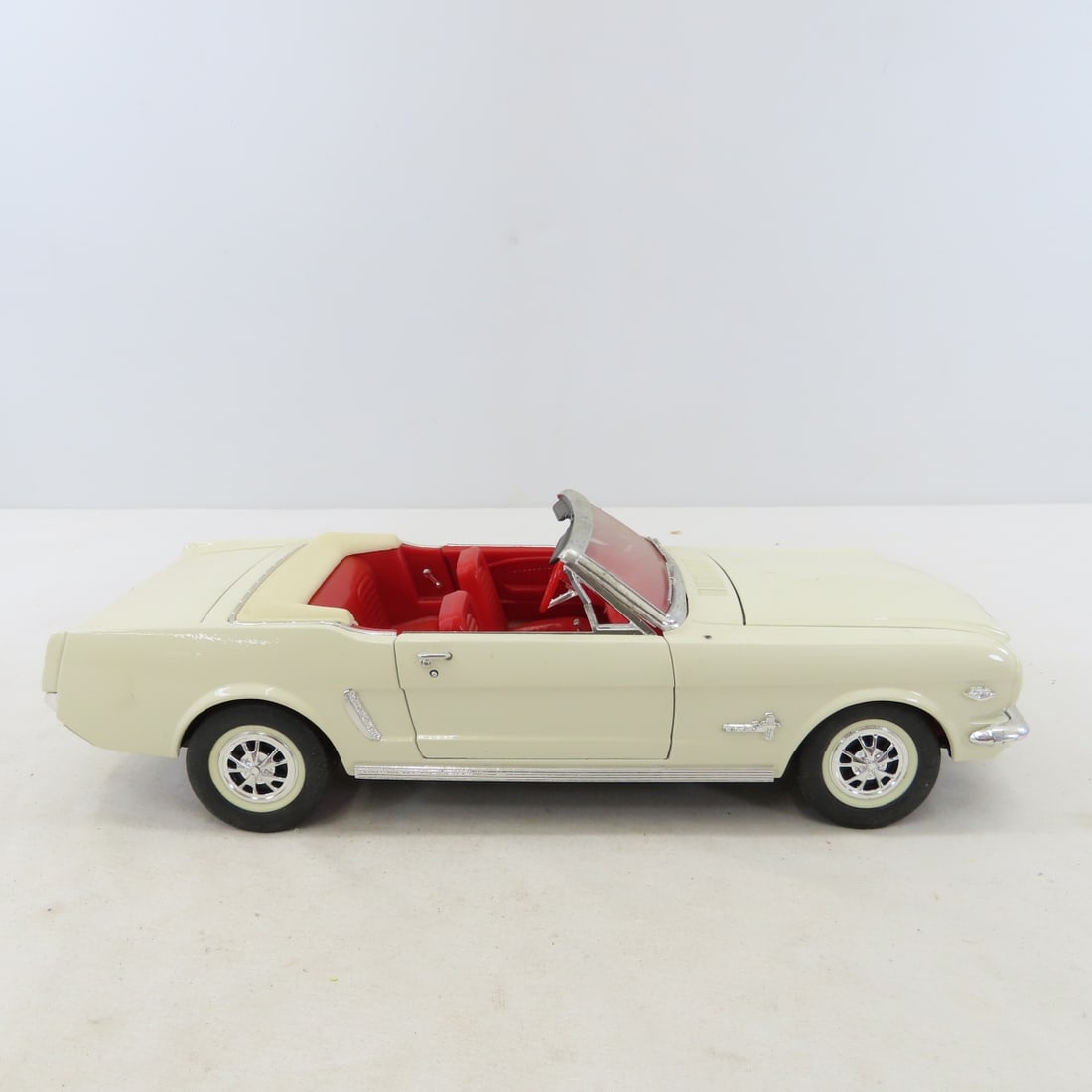 4 Mira Diecast 1965 Ford Mustang Convertible Cars - 18