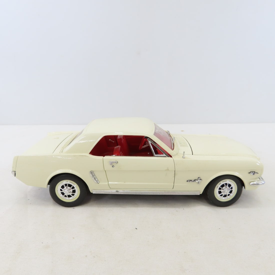 4 Mira Diecast 1965 Ford Mustang Convertible Cars - 4