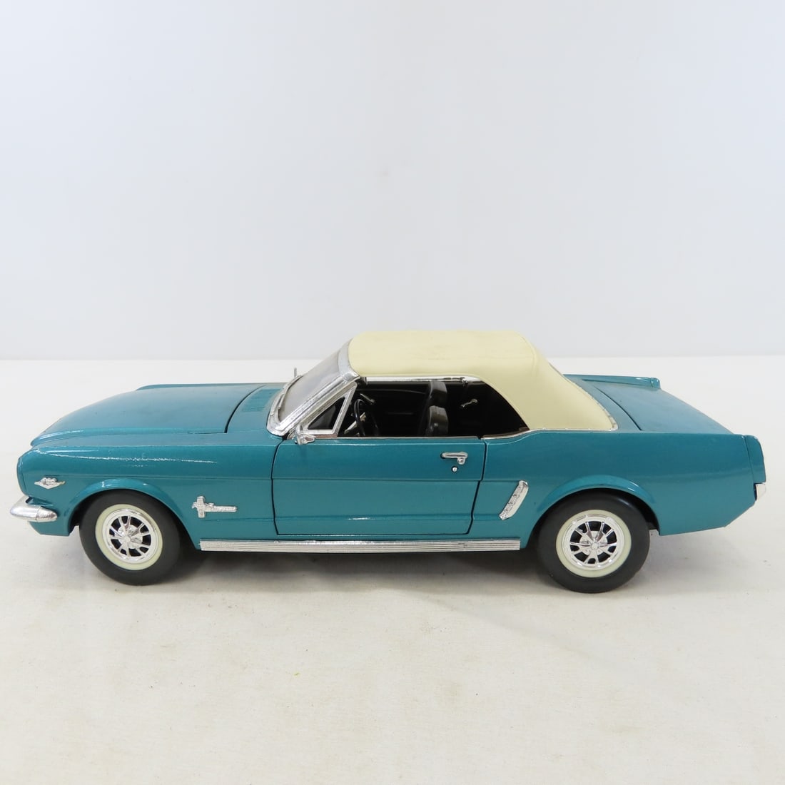 4 Mira Diecast 1965 Ford Mustang Convertible Cars - 6