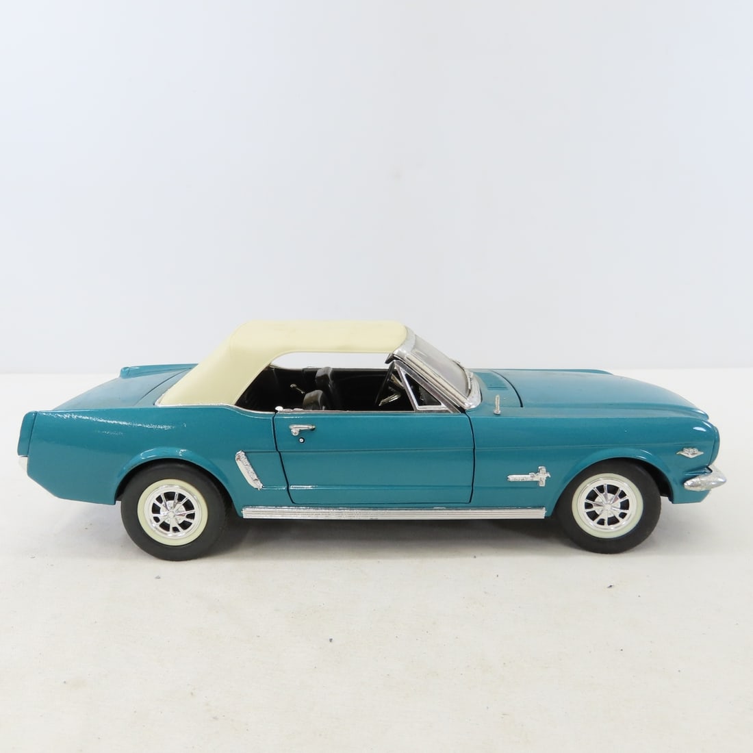 4 Mira Diecast 1965 Ford Mustang Convertible Cars - 8