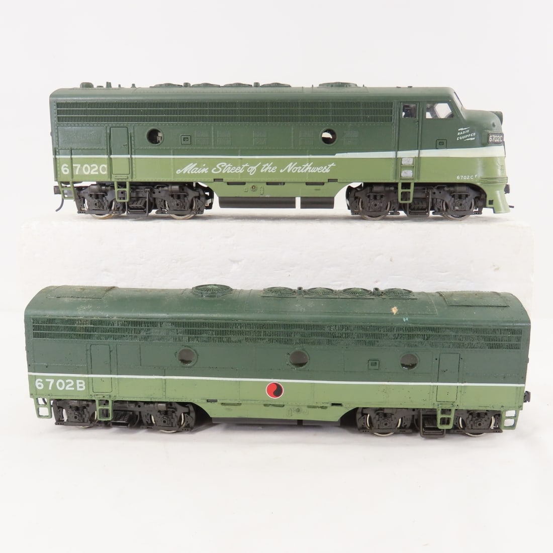 Atlas NP Main Street of the Northwest Dummy & Car: Atlas NP Main Street of the Northwest Dummy & Car - O Scale 6702C Dummy Engine & 6702B Passenger Car . LOT SIZE: 12x6x4" 4 LBS All information and photos, which are part of the description, are