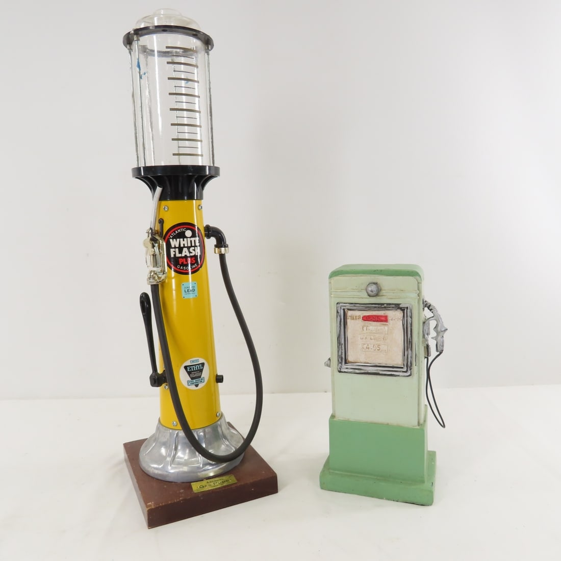 Atlantic White Flash Visible Gasoline Pump & Bank: Atlantic White Flash Visible Gasoline Pump & Bank - Visible Pump is 18" Tall, Missing Globe topper. Gas Pump Bank. LOT SIZE: 18x10x6" 3 LBS All information and photos, which are part of the