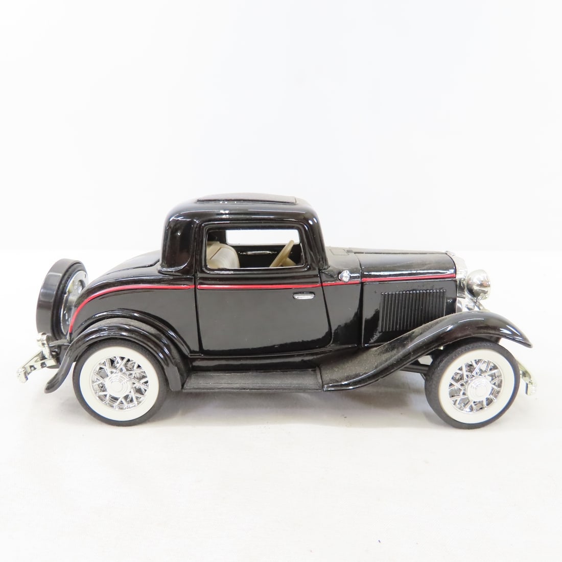 5 Welly Diecast Cars & Trucks: Chevelle, Crown, F1 - 16
