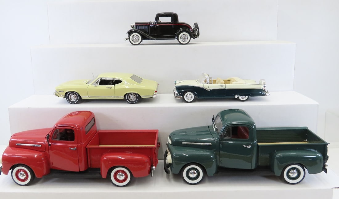 5 Welly Diecast Cars & Trucks: Chevelle, Crown, F1: 5 Welly Diecast Cars & Trucks: Chevelle, Crown, F1 - (2)1951 Ford F1 Pickup Trucks 1/18, 1968 Chevelle SS 396 1/24, 1955 Ford Crown Victoria 1/24, 1932 Ford 3-Window 1/24. LOT SIZE: 11x9x9" 7 LBS All 