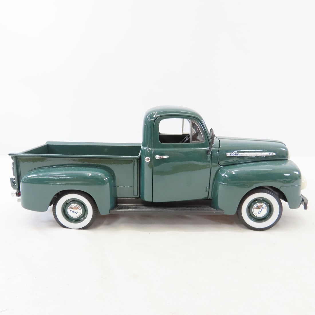 5 Welly Diecast Cars & Trucks: Chevelle, Crown, F1 - 8