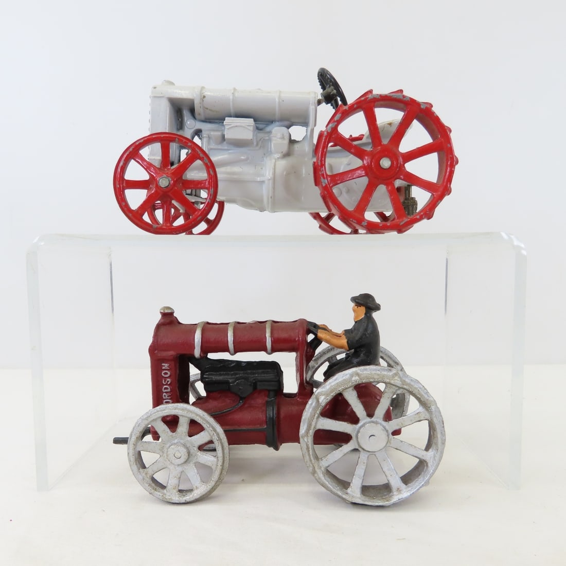 Diecast Fordson and Repainted Cast Iron Tractors: Diecast Fordson and Repainted Cast Iron Tractors - LOT SIZE: 8x6x4" 3 LBS All information and photos, which are part of the description, are intended to be as accurate as possible, but errors are