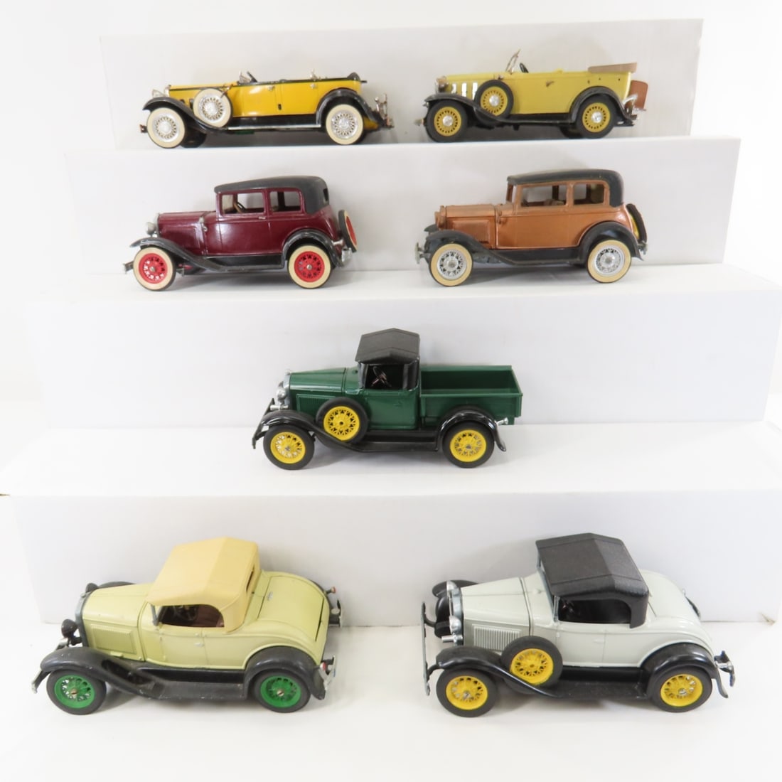 7 Hubley Diecast 1930s Victoria & Other Roadsters: 7 Hubley Diecast 1930s Victoria & Other Roadsters - 1930s Roadster(broken), (2)1930 Model A Victoria, Model A, 1931 Model A, 1932 Chevrolet Roadster. LOT SIZE: 14x13x4" 8 LBS All information and