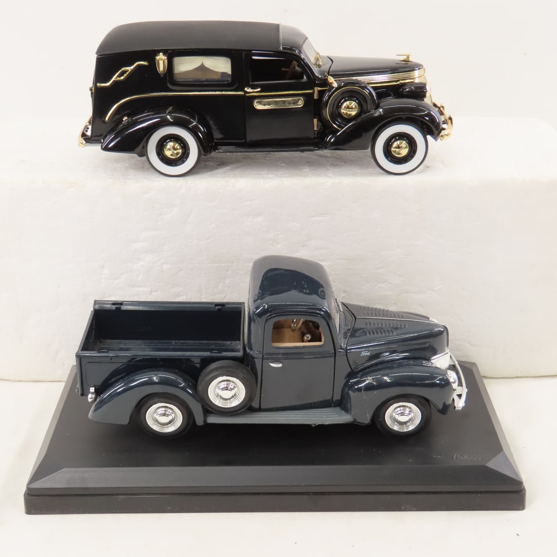 6 Redbox, Saico & Unique Replica 1/18 Diecast Cars - 4