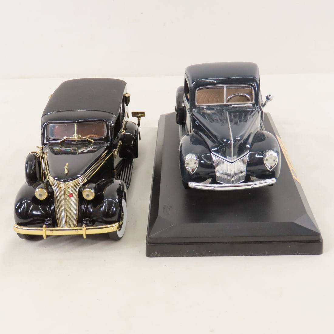 6 Redbox, Saico & Unique Replica 1/18 Diecast Cars - 5
