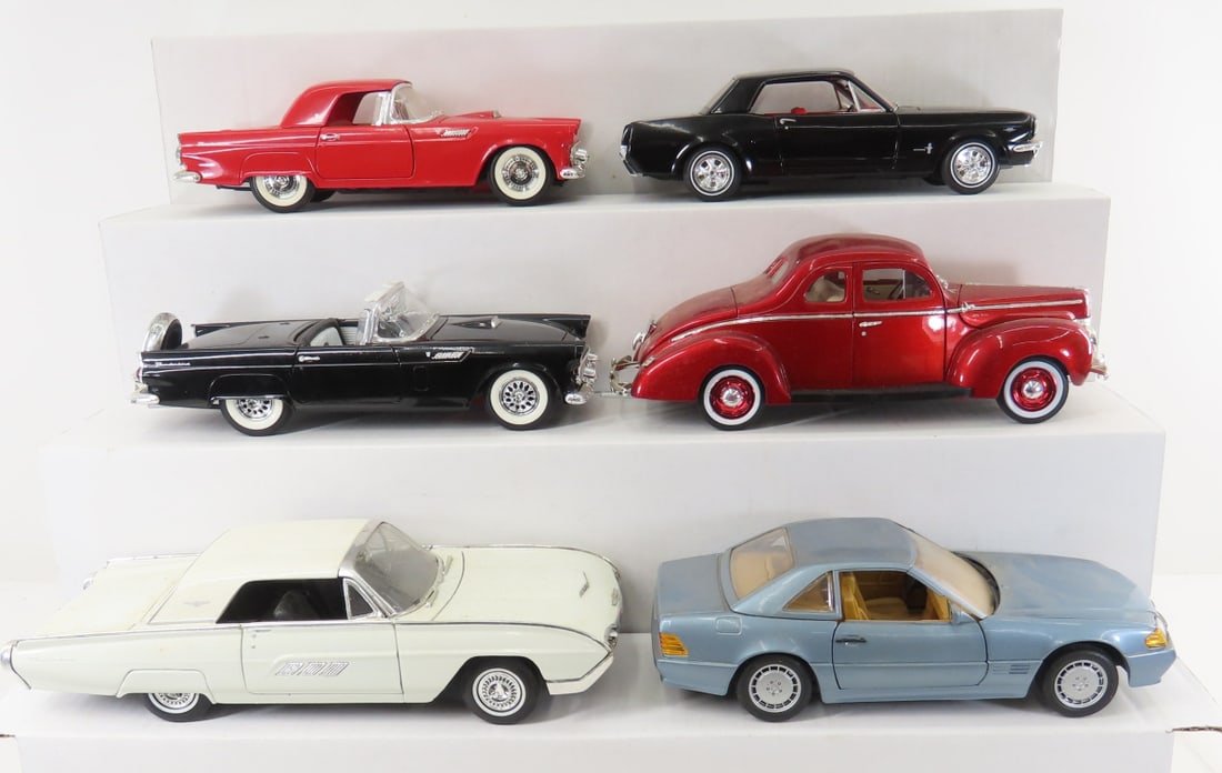 6 Revell & Anson 1/18 Diecast Cars: 6 Revell & Anson 1/18 Diecast Cars - Revell 1965 Mustang, Revell 1990 Mercedes-Benz, (2)Revell Thunderbird, Anson 1963 Ford Thunderbird, 1940 Ford Sedan. LOT SIZE: 12x12x10" 11 LBS All information