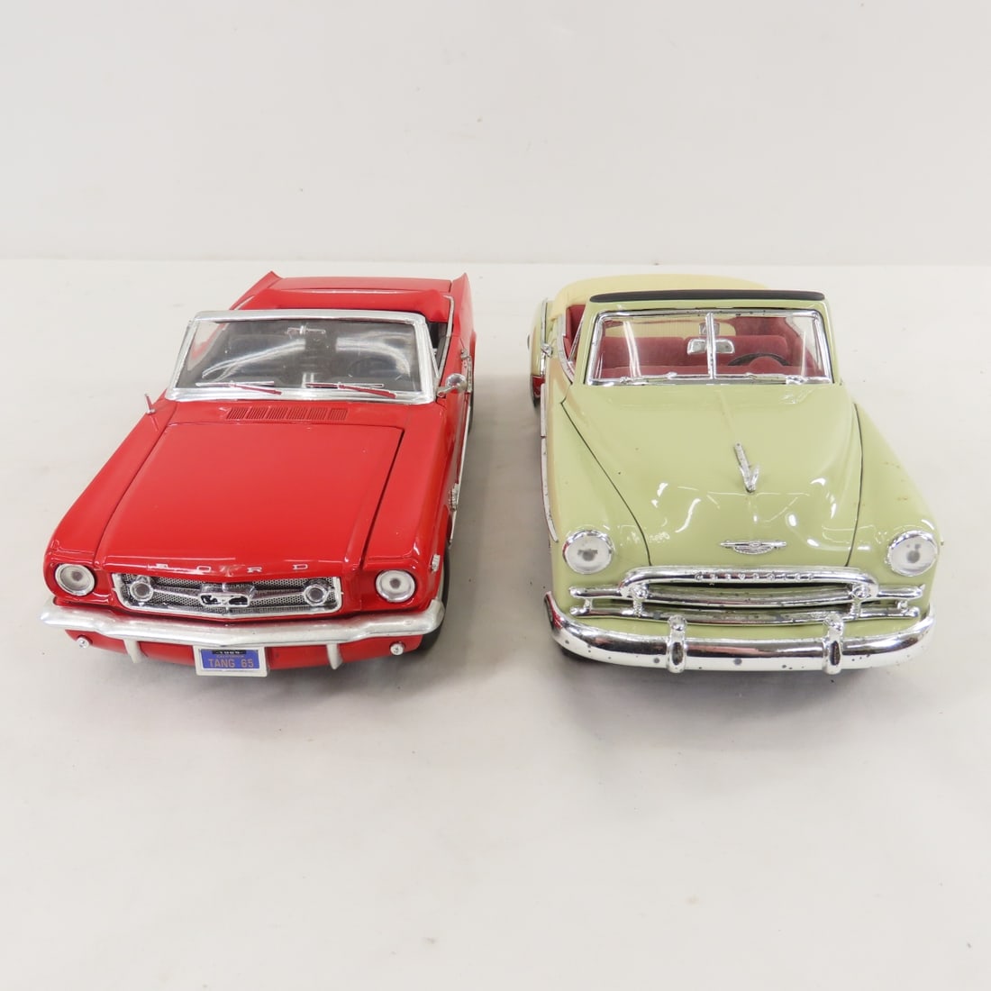 6 Mira Chevrolet & Ford 1/18 Diecast Cars - 12