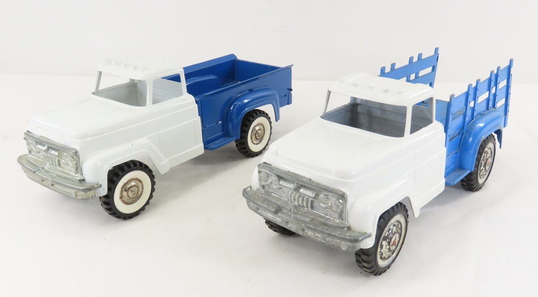 2 Vintage Hubley Pressed Steel Trucks: 2 Vintage Hubley Pressed Steel Trucks - One Stake Truck & one Pickup. LOT SIZE: 12x8x5" 5 LBS All information and photos, which are part of the description, are intended to be as accurate as possible,