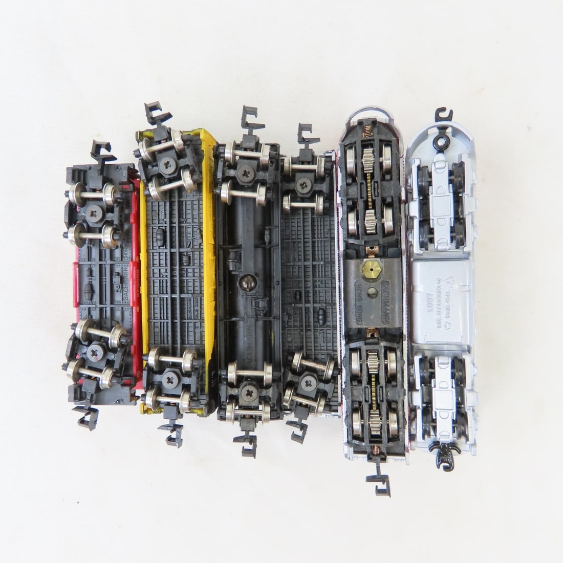 Bachmann N Scale Santa Fe Diesel Set & Ornament - 11