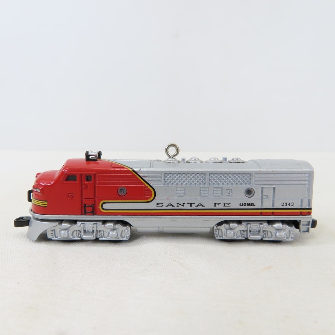 Bachmann N Scale Santa Fe Diesel Set & Ornament - 2